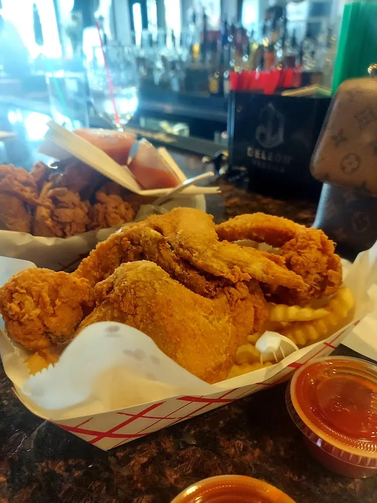 Fried Chicken Wings with Fries